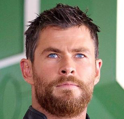 Chris Hemsworth's short textured spiky crop with closely cropped sides as Thor in Thor Ragnarok