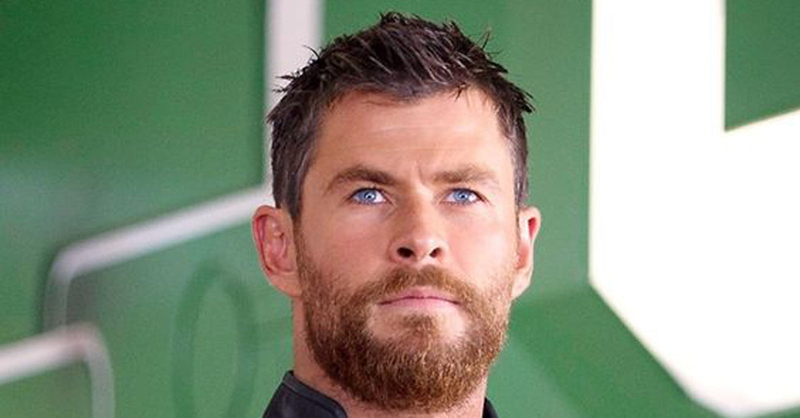 Chris Hemsworth's short textured spiky crop with closely cropped sides as Thor in Thor Ragnarok