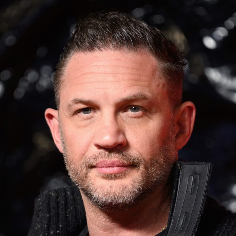 Tom Hardy with textured tapered brushed-back hair at the Venom premiere